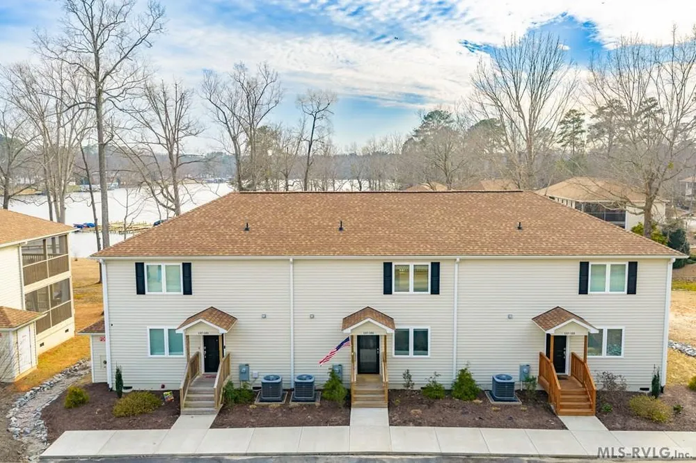 102 Gaston Pointe Dr, Littleton, NC 27850