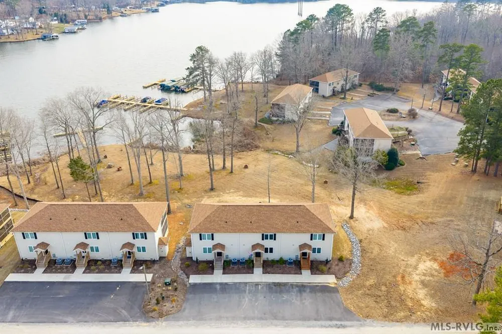 102 Gaston Pointe Dr, Littleton, NC 27850