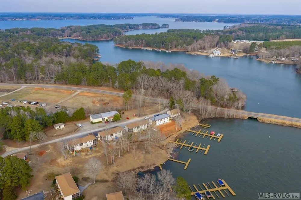 102 Gaston Pointe Dr, Littleton, NC 27850