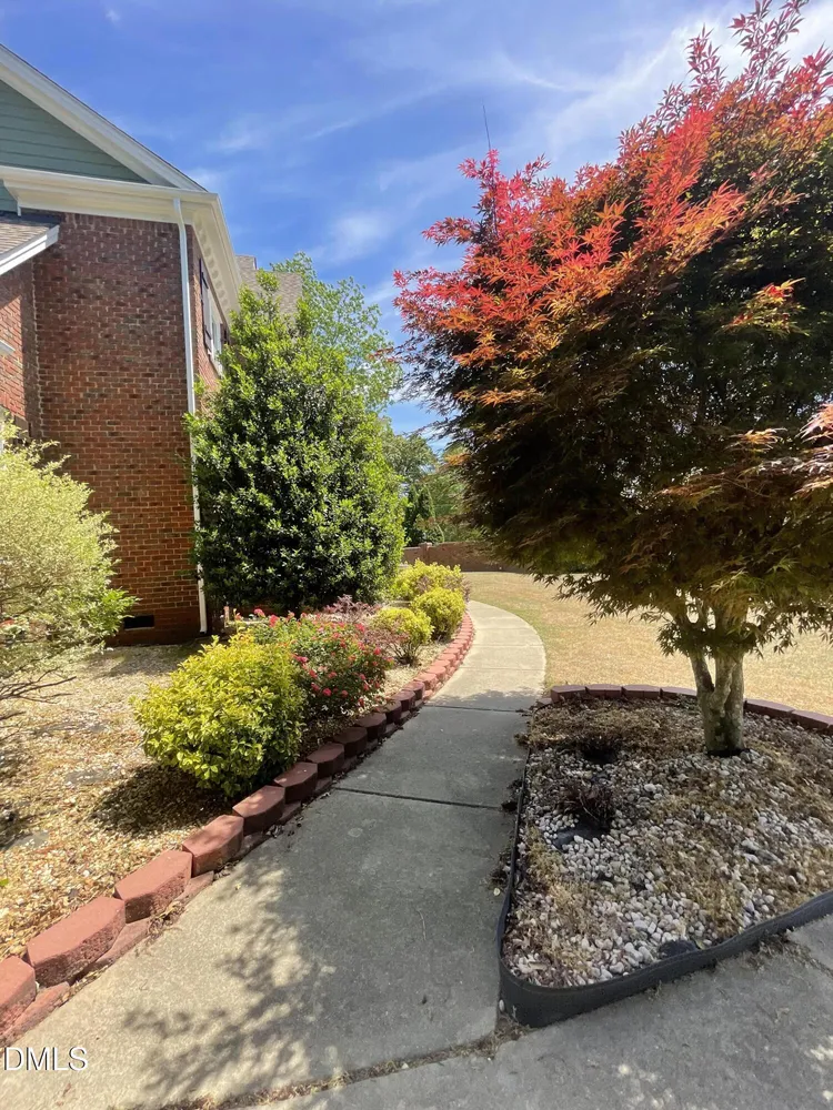 2400 Stewart St, Fuquay-Varina, NC 27526