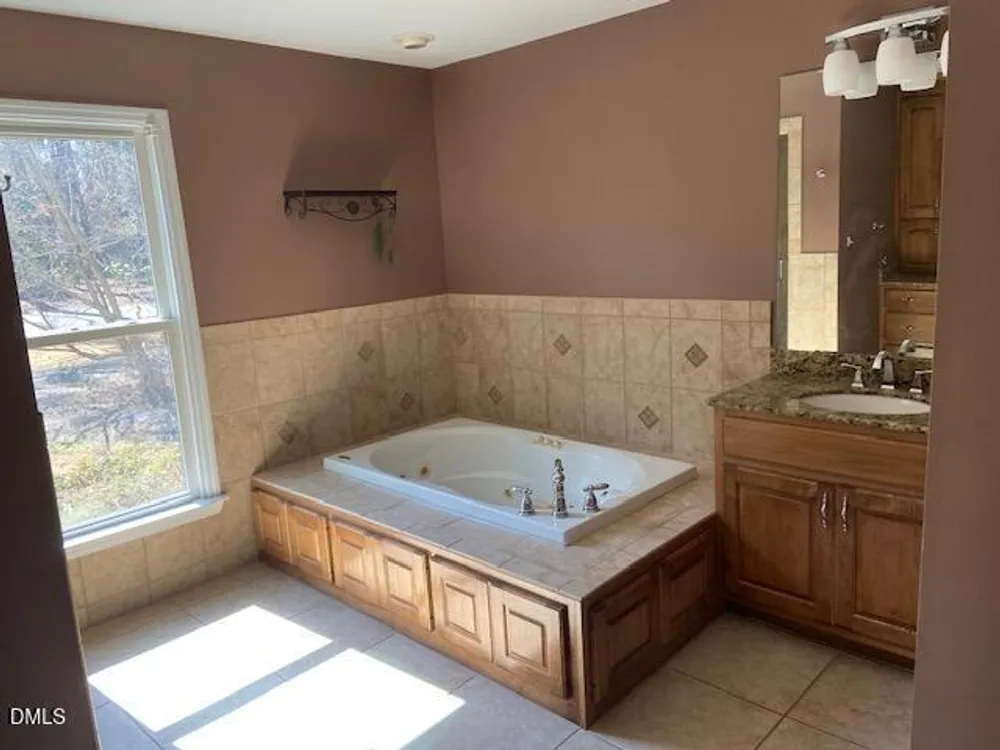 180 Ellerslie Dr, Fayetteville, NC 28303