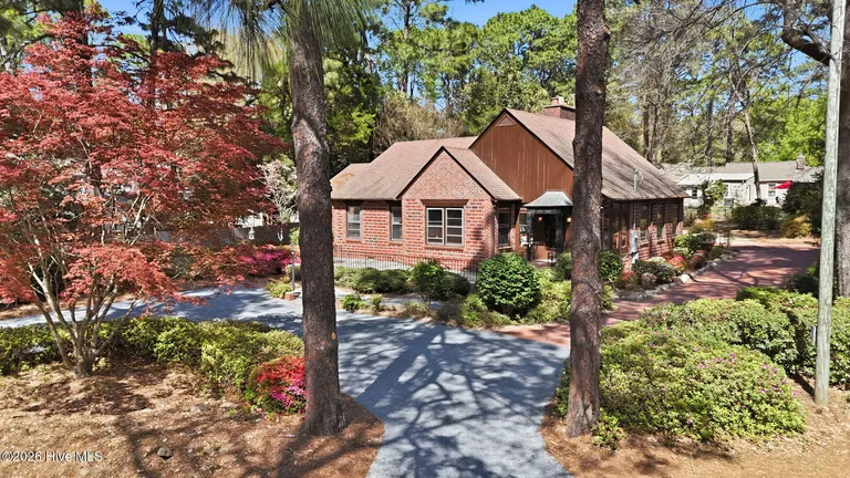 535 E Morganton Rd, Southern Pines, NC 28387