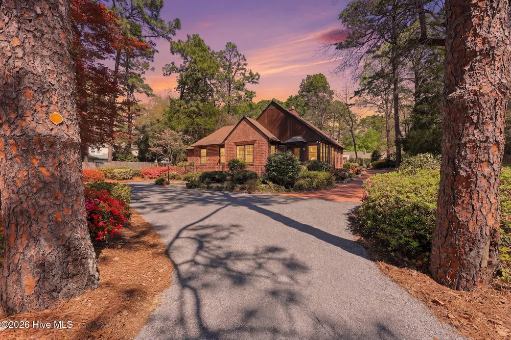 535 E Morganton Rd, Southern Pines, NC 28387