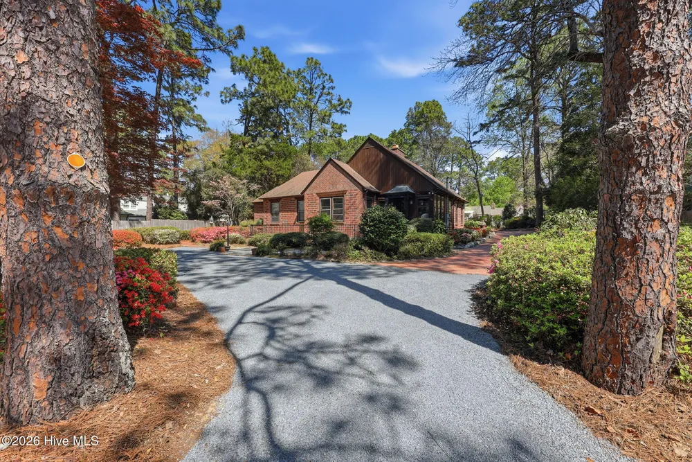 535 E Morganton Rd, Southern Pines, NC 28387