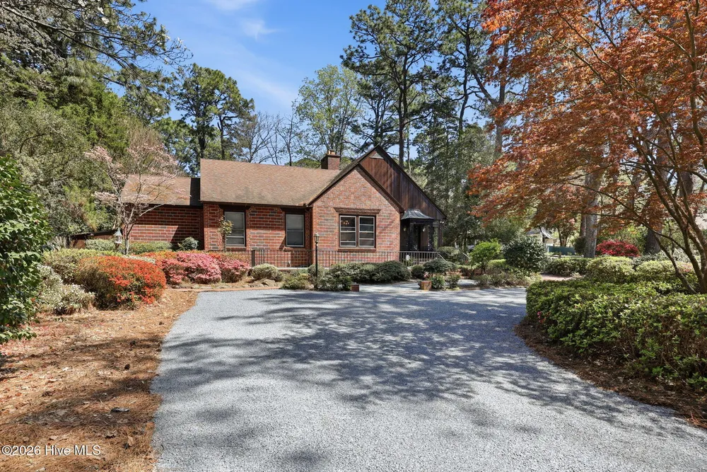 535 E Morganton Rd, Southern Pines, NC 28387