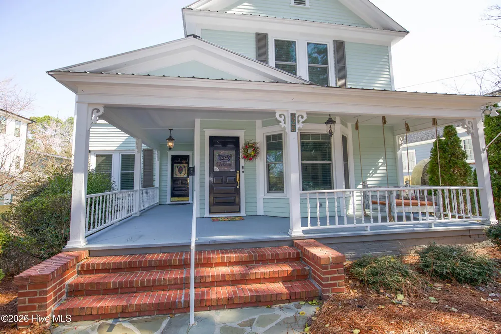 225 E Vermont Ave, Southern Pines, NC 28387