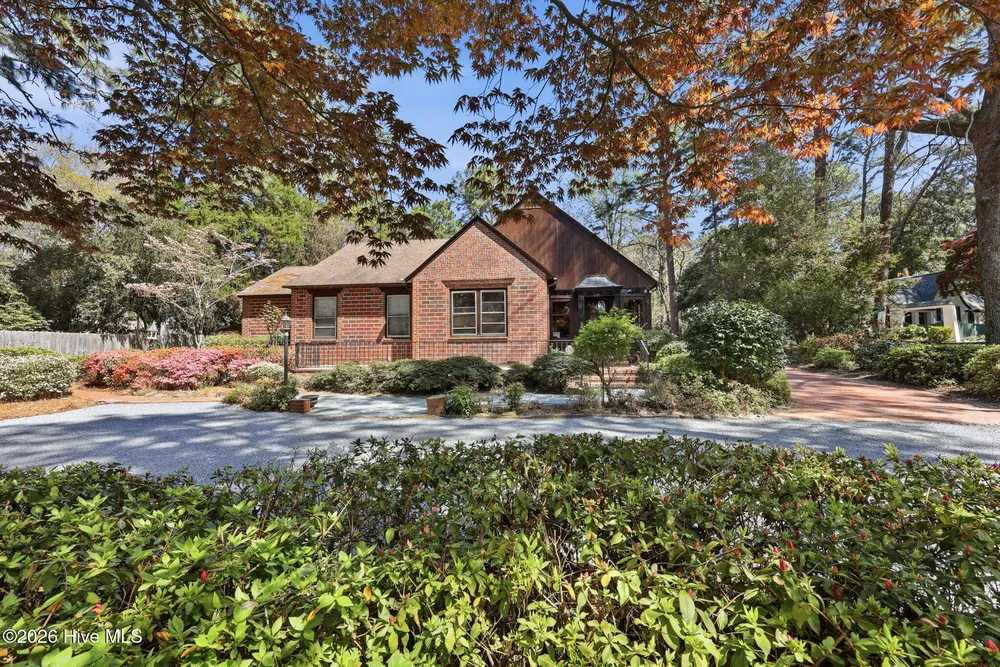 535 E Morganton Rd, Southern Pines, NC 28387
