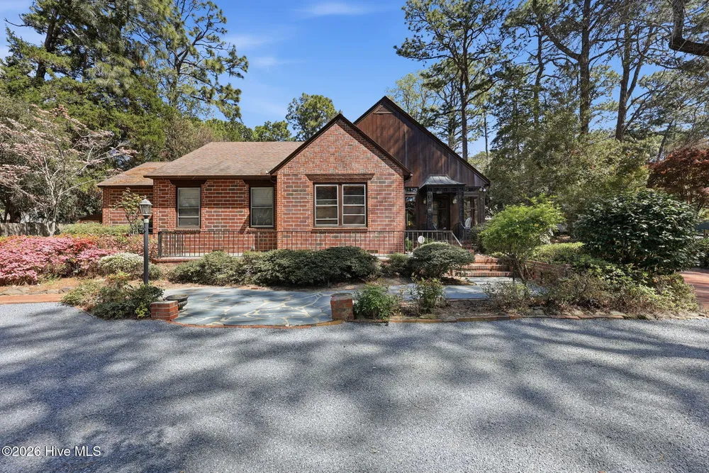 535 E Morganton Rd, Southern Pines, NC 28387