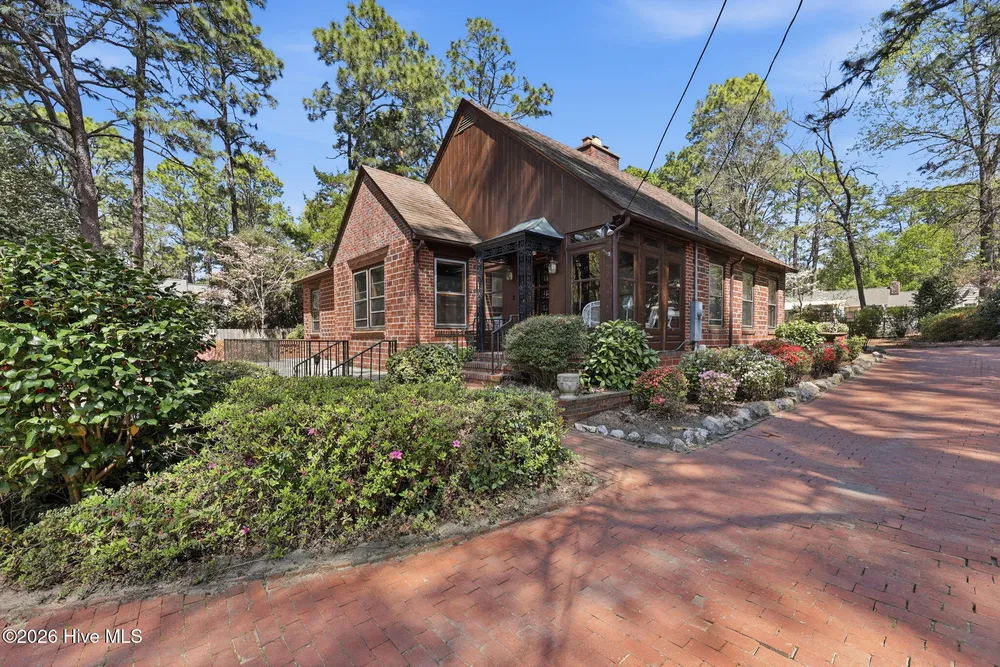 535 E Morganton Rd, Southern Pines, NC 28387
