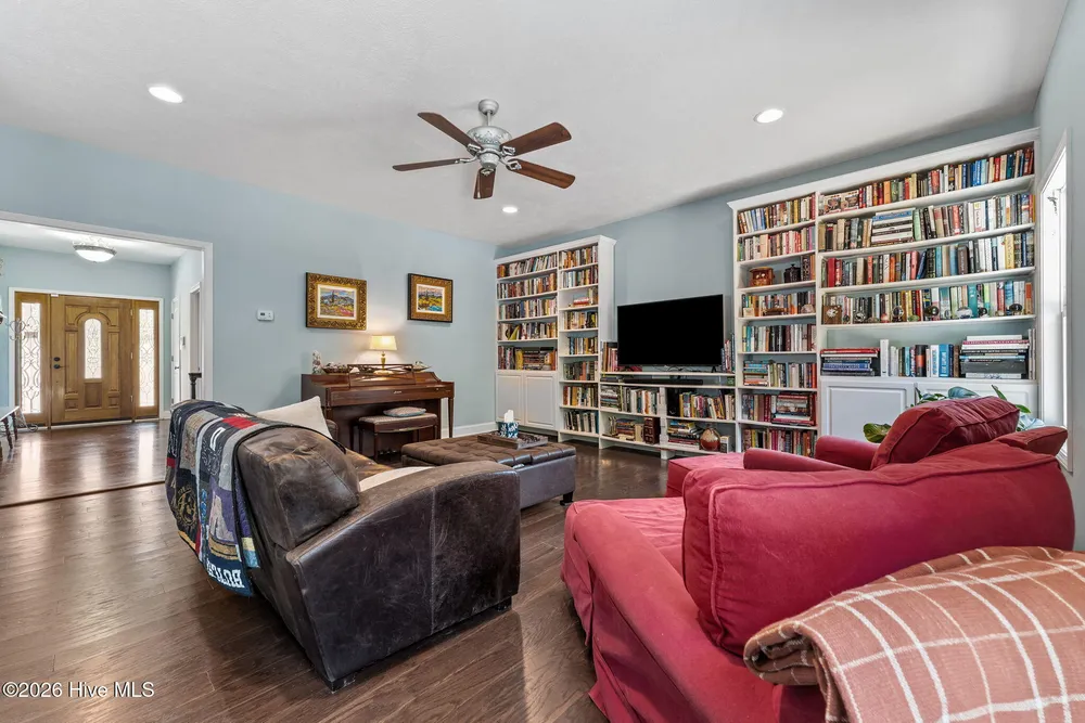 355 Queens Cove Way, Carthage, NC 28327