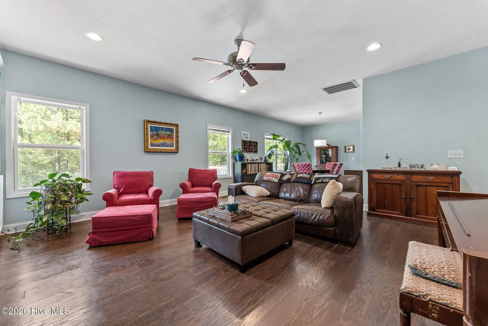 355 Queens Cove Way, Carthage, NC 28327