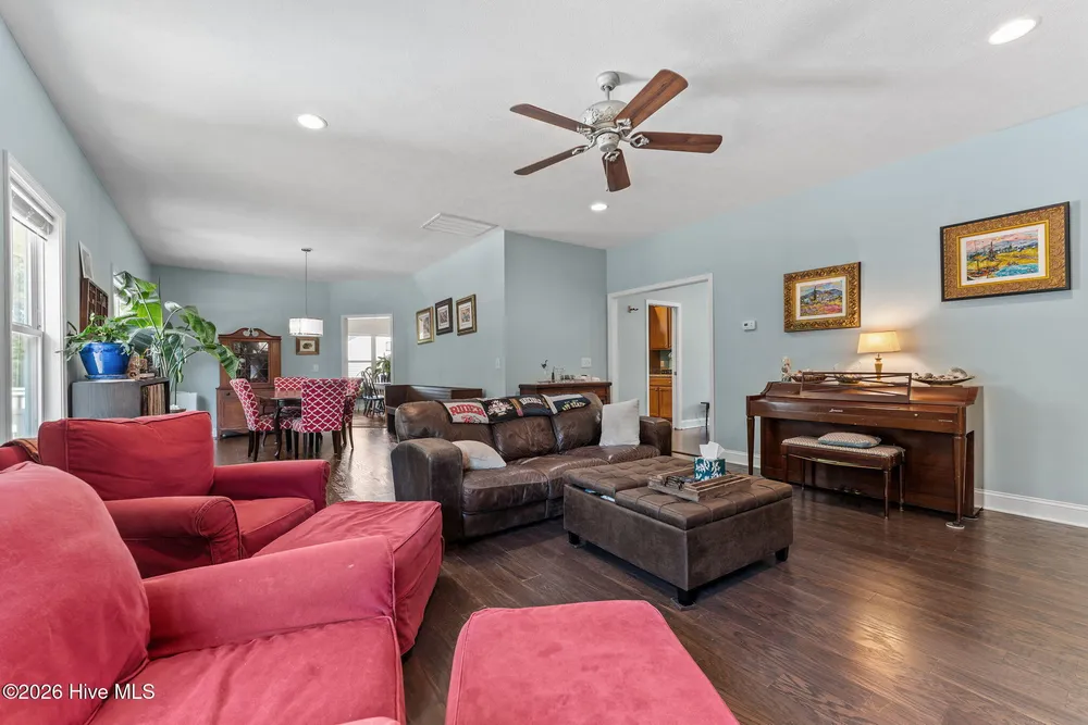355 Queens Cove Way, Carthage, NC 28327