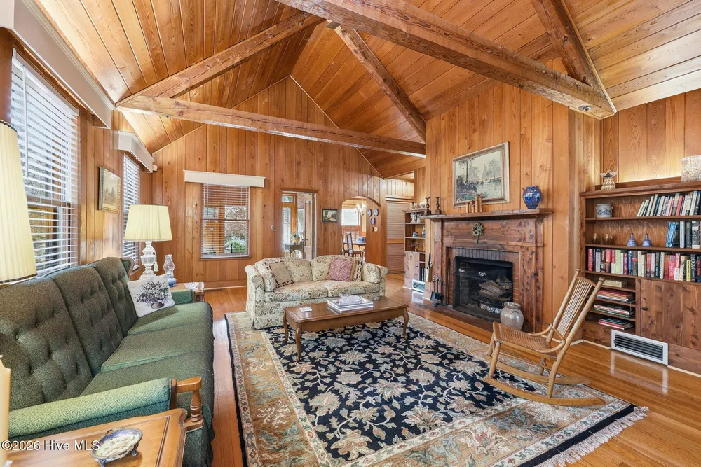 535 E Morganton Rd, Southern Pines, NC 28387