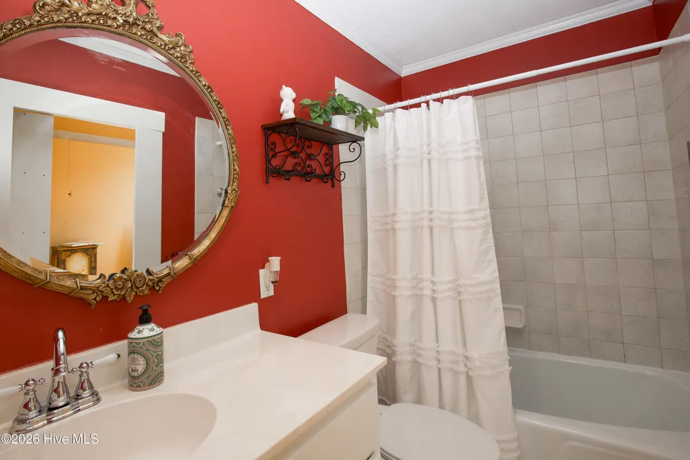 225 E Vermont Ave, Southern Pines, NC 28387