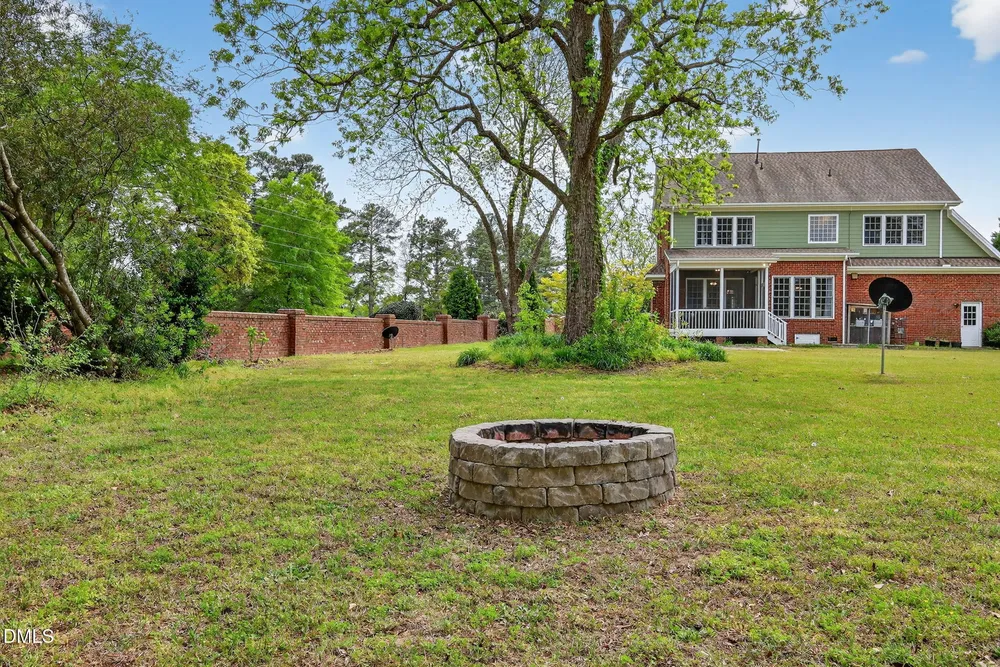 2400 Stewart St, Fuquay-Varina, NC 27526