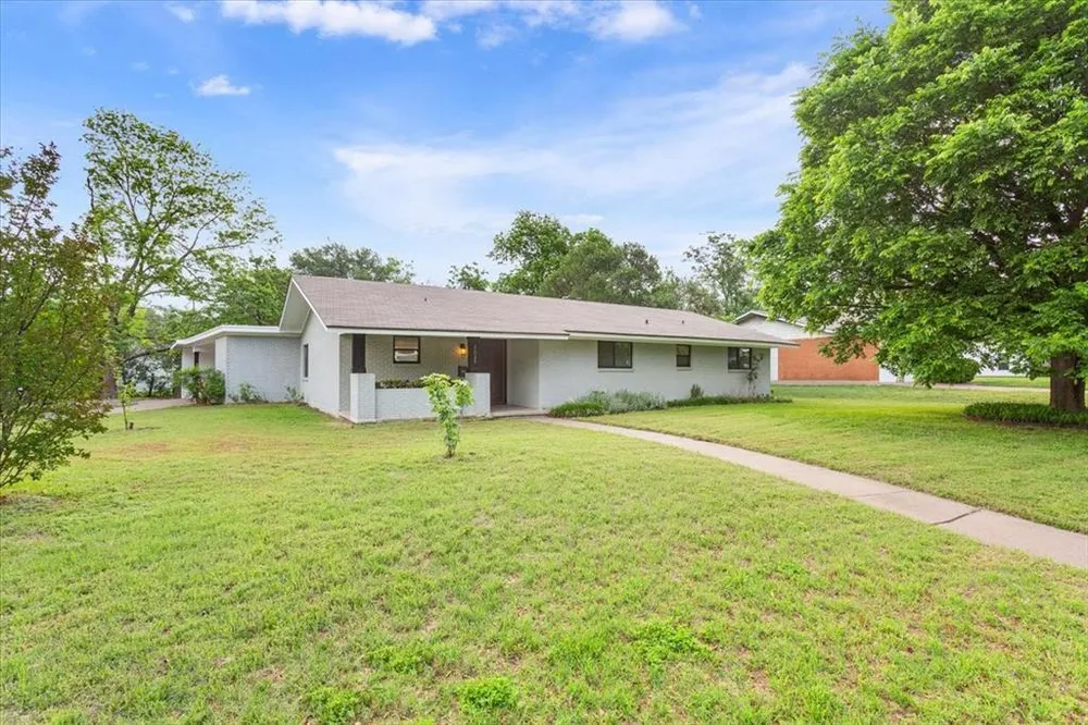 2025 Lenamon St, Waco, TX 76710