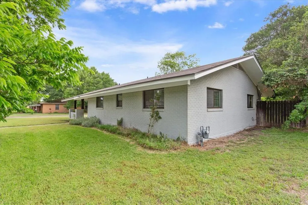2025 Lenamon St, Waco, TX 76710