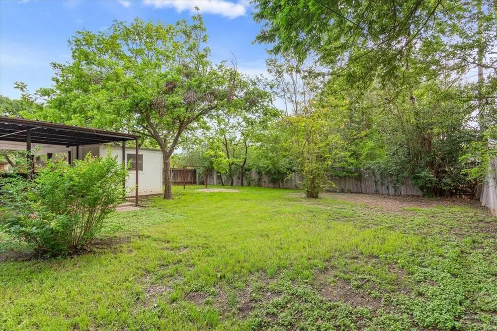 2025 Lenamon St, Waco, TX 76710