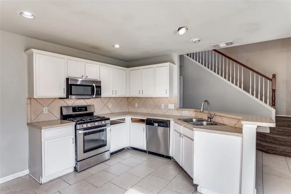 613 PRAIRIE GULCH DRIVE, Fort Worth, TX 76140