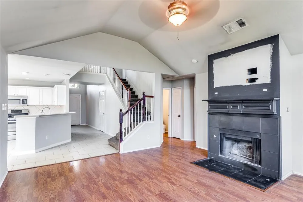613 PRAIRIE GULCH DRIVE, Fort Worth, TX 76140