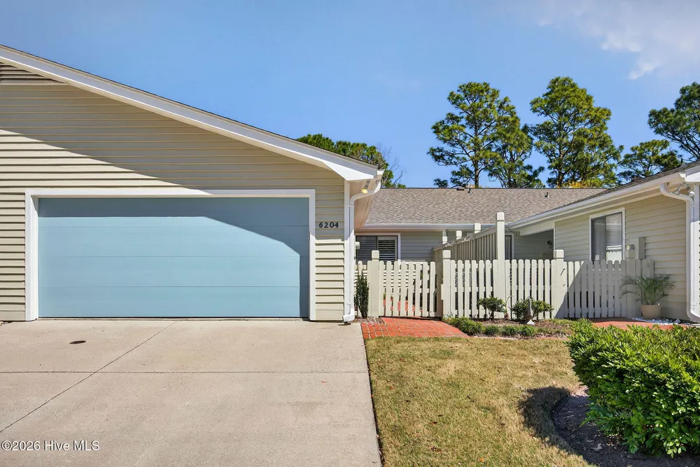 6204 Inland Greens Dr, Wilmington, NC 28405