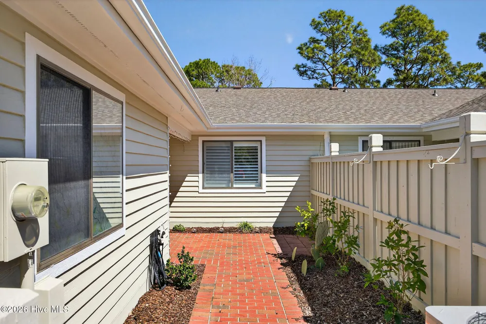 6204 Inland Greens Dr, Wilmington, NC 28405