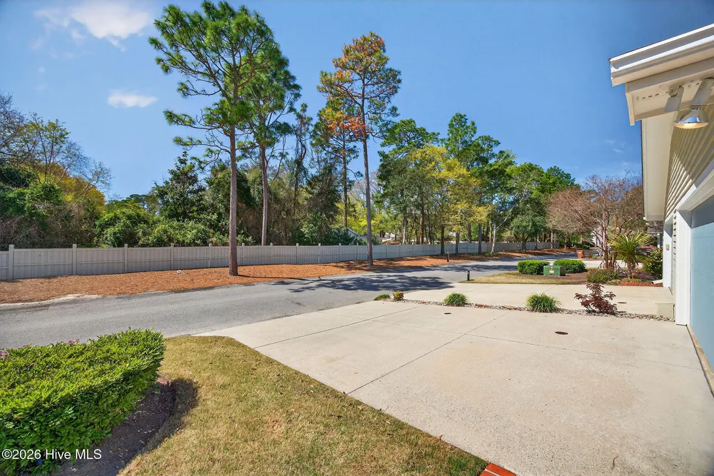 6204 Inland Greens Dr, Wilmington, NC 28405