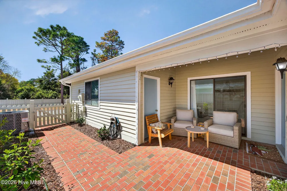 6204 Inland Greens Dr, Wilmington, NC 28405
