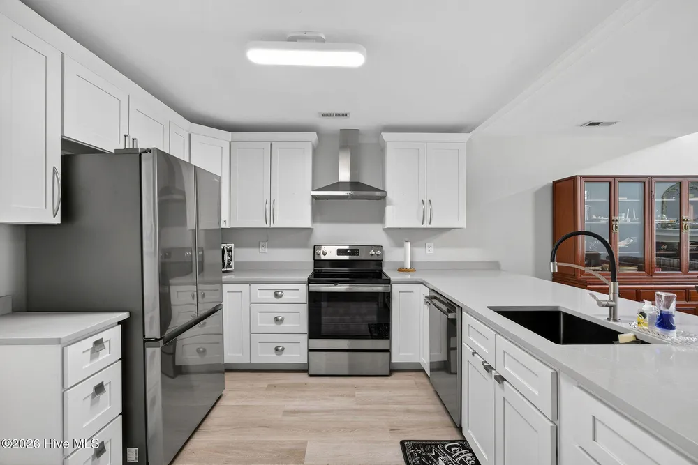 6204 Inland Greens Dr, Wilmington, NC 28405