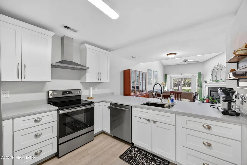 6204 Inland Greens Dr, Wilmington, NC 28405