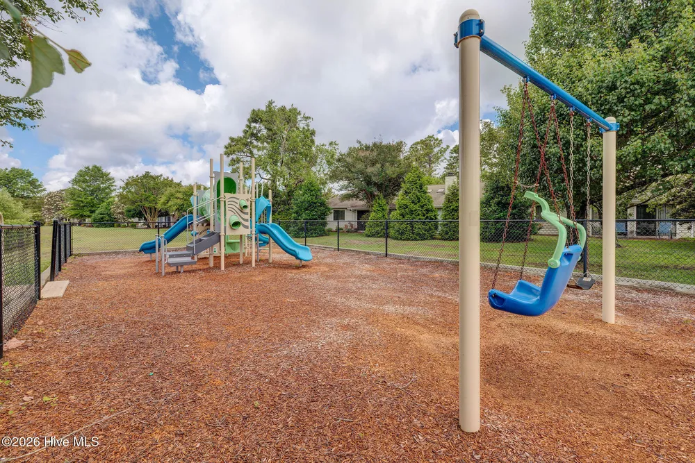 6204 Inland Greens Dr, Wilmington, NC 28405