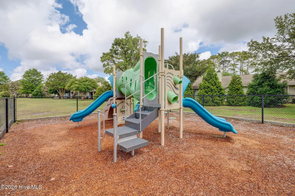 6204 Inland Greens Dr, Wilmington, NC 28405