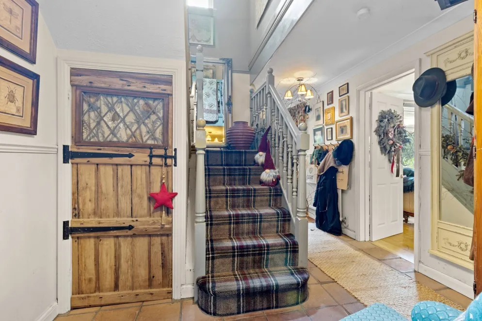 Property carousel item 19