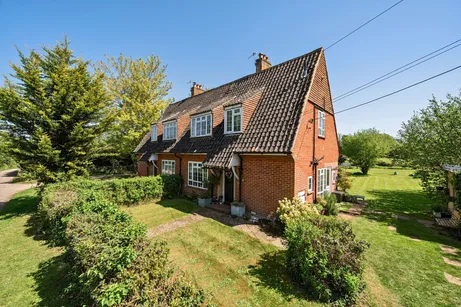 Amberley Lane, Milford, GU8