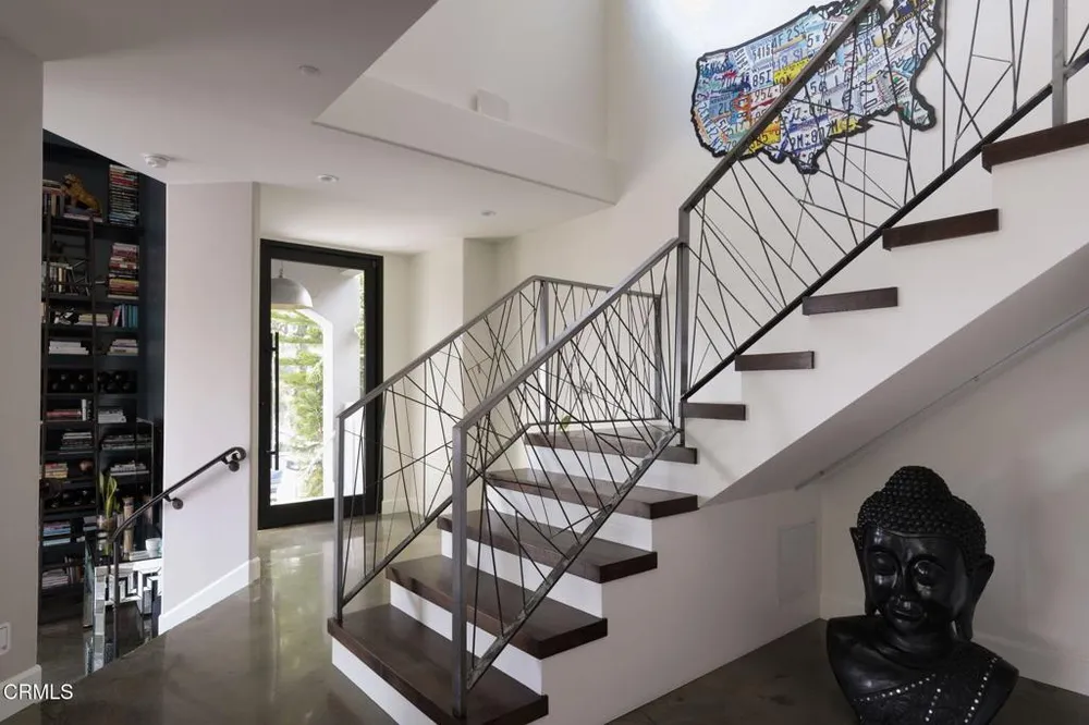 1411 Edgehill Pl, Pasadena, CA 91103