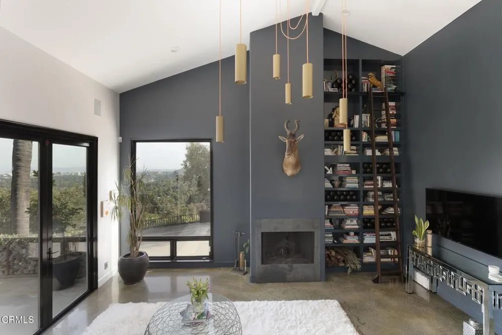 1411 Edgehill Pl, Pasadena, CA 91103