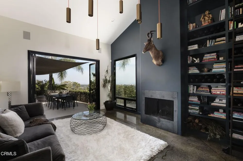 1411 Edgehill Pl, Pasadena, CA 91103