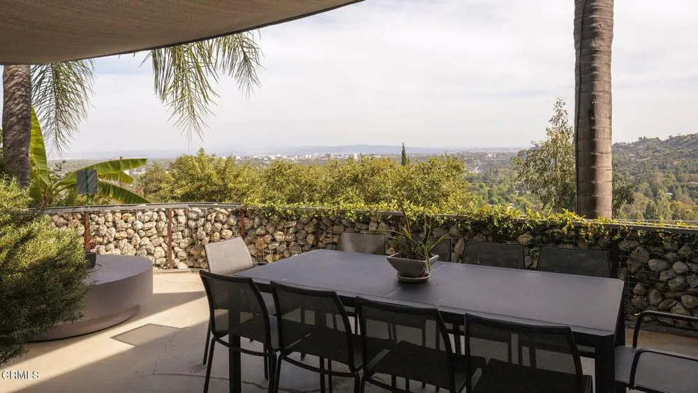 1411 Edgehill Pl, Pasadena, CA 91103