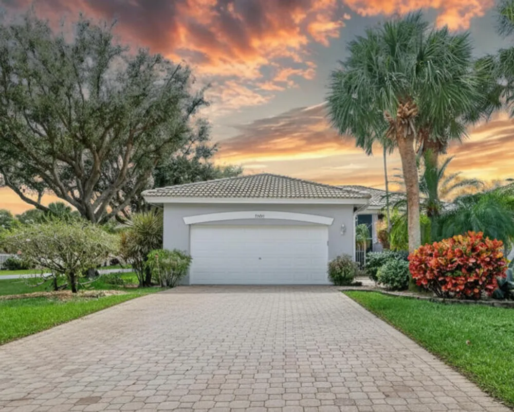 9848 Crescent View Dr S, Boynton Beach, FL 33437