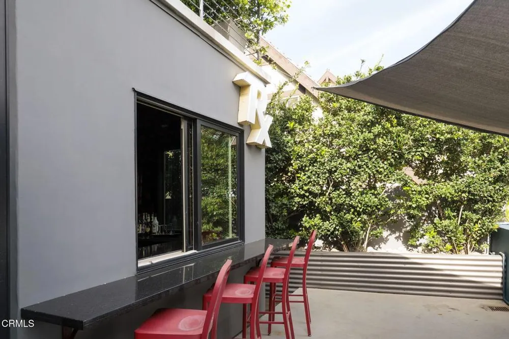1411 Edgehill Pl, Pasadena, CA 91103