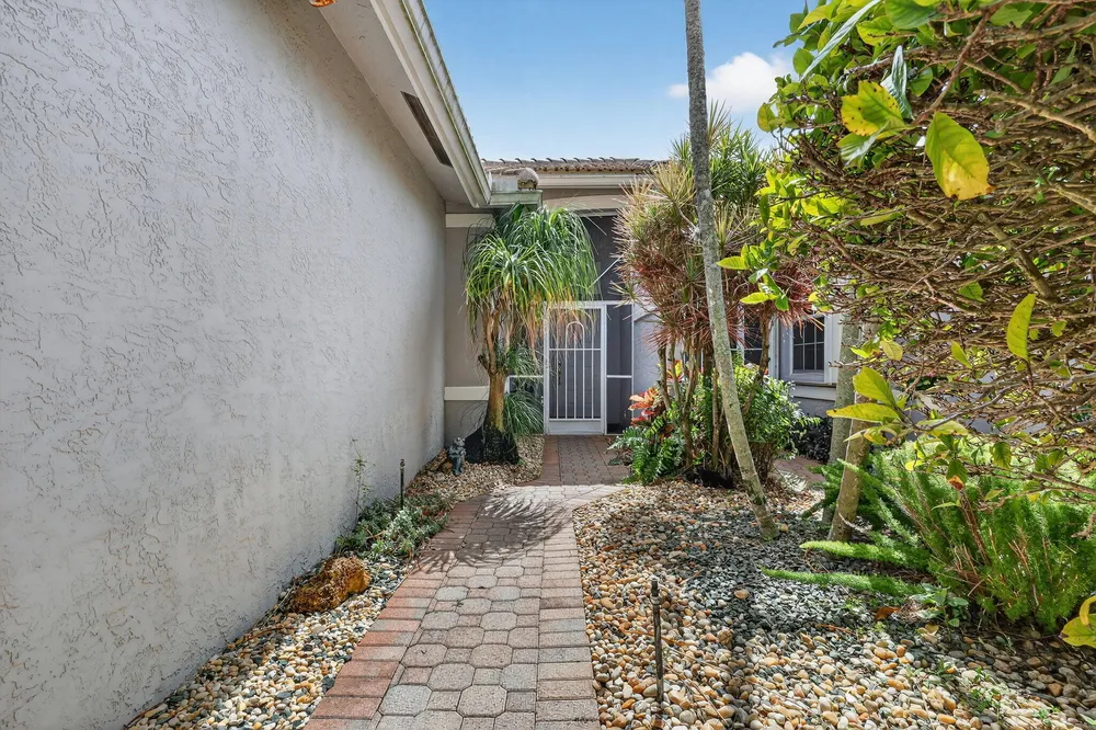 9848 Crescent View Dr S, Boynton Beach, FL 33437