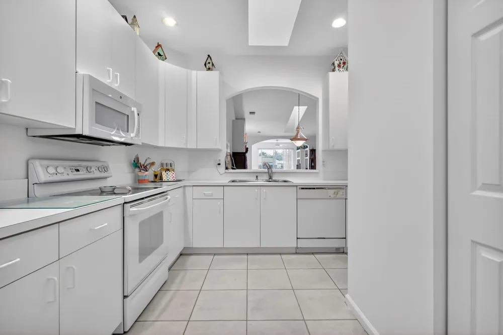 9848 Crescent View Dr S, Boynton Beach, FL 33437