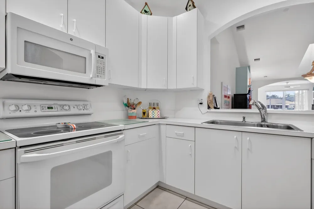 9848 Crescent View Dr S, Boynton Beach, FL 33437