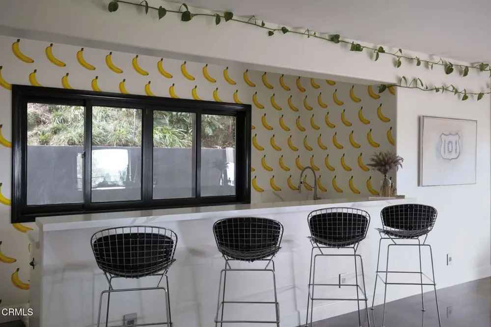 1411 Edgehill Pl, Pasadena, CA 91103