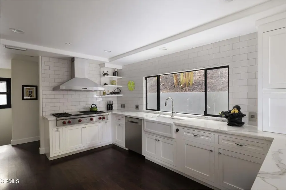 1411 Edgehill Pl, Pasadena, CA 91103