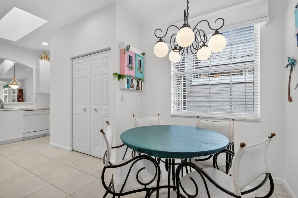9848 Crescent View Dr S, Boynton Beach, FL 33437