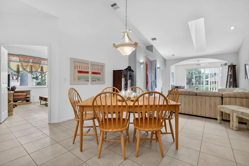 9848 Crescent View Dr S, Boynton Beach, FL 33437