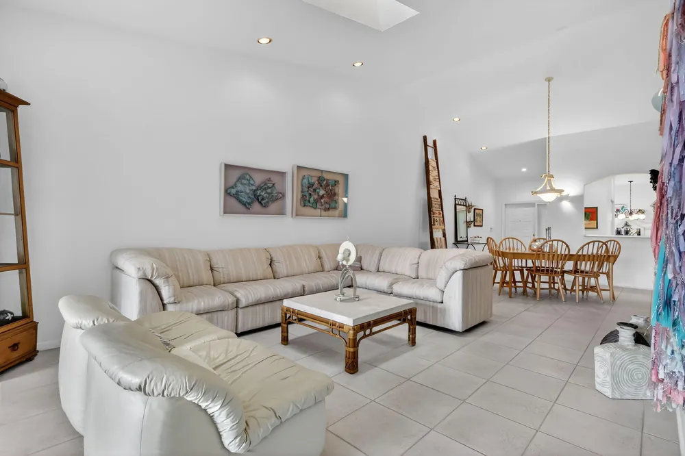 9848 Crescent View Dr S, Boynton Beach, FL 33437