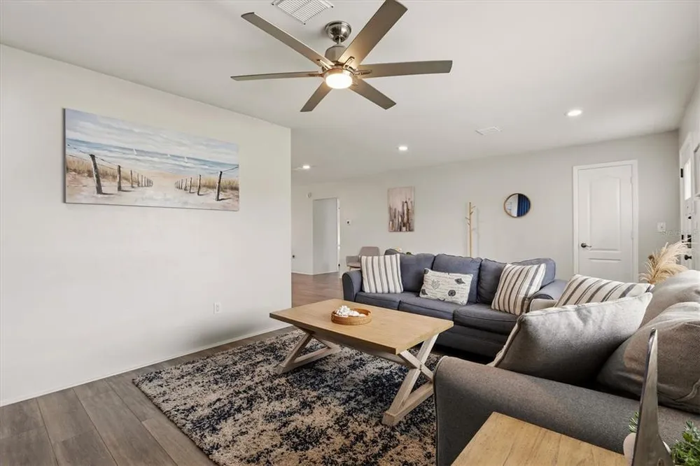 3310 Siesta Dr, Venice, FL 34293