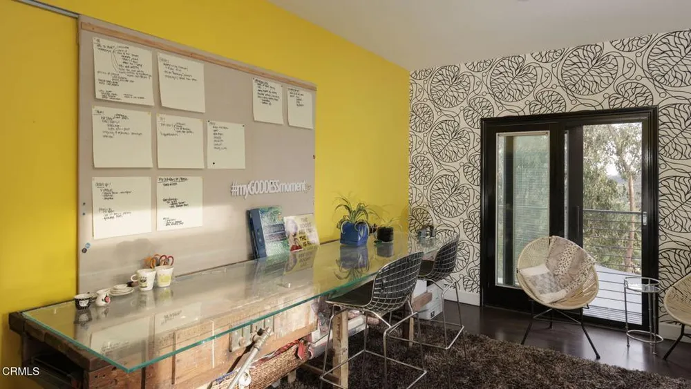 1411 Edgehill Pl, Pasadena, CA 91103